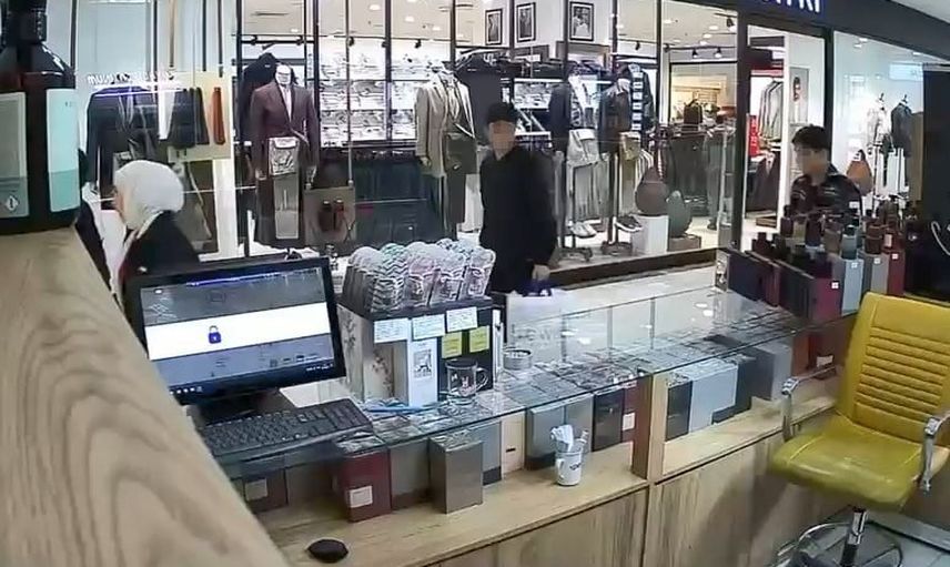 Park 23'te parfümü cebine koyan çocuk kameralarda