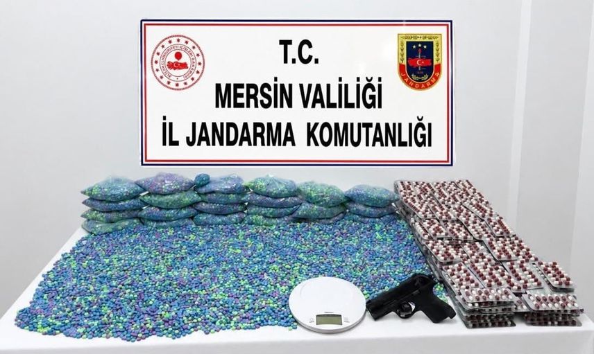 Erdemli'de jandarmadan baskın: evde yaklaşık 70 bin uyuşturucu hap bulundu