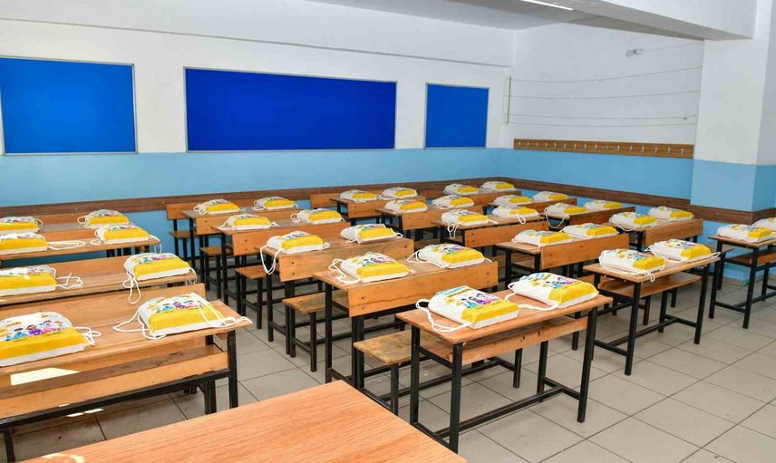 Esenyurt'ta 28 bin öğrenci kırtasiye setiyle okula başlıyor