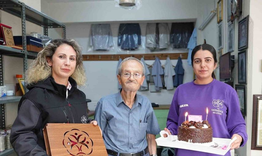 67 yılını iğne iplikle örmüş usta Zencirci'nin vefasıyla onurlandırıldı