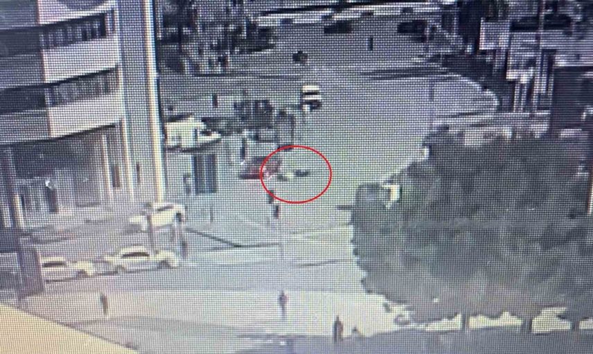 Kavşakta düşüş ve hızlı müdahale: sürücü ve yolcu yara almadan kurtuldu