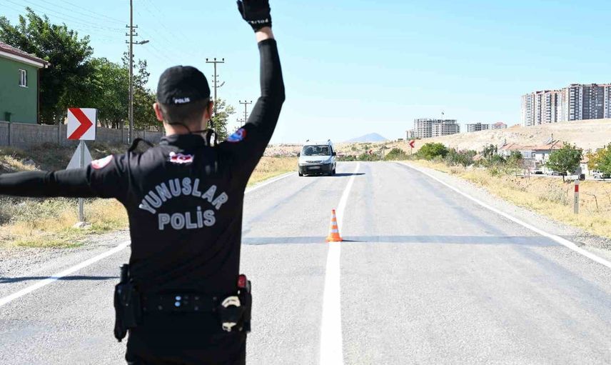 Karaman’da huzur operasyonu sonuç verdi: 13 tutuklama, çok sayıda silah ve uyuşturucu ele geçirildi