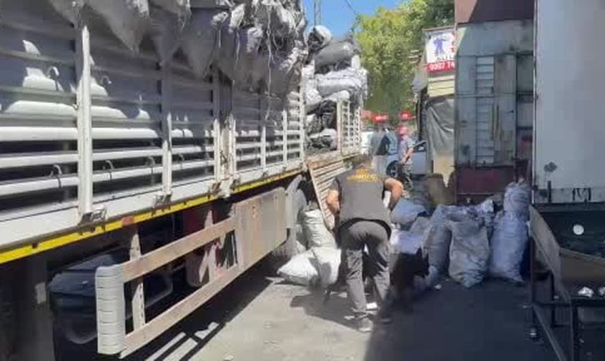 Kömür çuvallarındaki esrar bulgusu iki şüpheliyi gözaltına getirdi