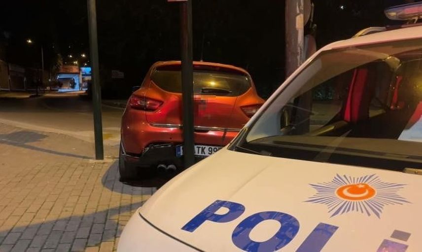 Bursa'da uygulama kaçışı lamba direğinde son buldu: sürücü 'babamdan habersiz aldım' dedi