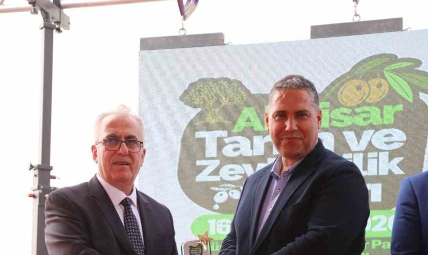 Akhisar'da tarım ve zeytincilik fuarı ilkiyle sektörü buluşturdu