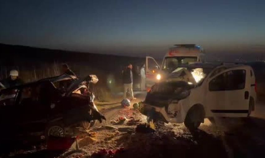 Alaca'da Ünalan mevkiinde iki araç çarpıştı: 5 yaralı