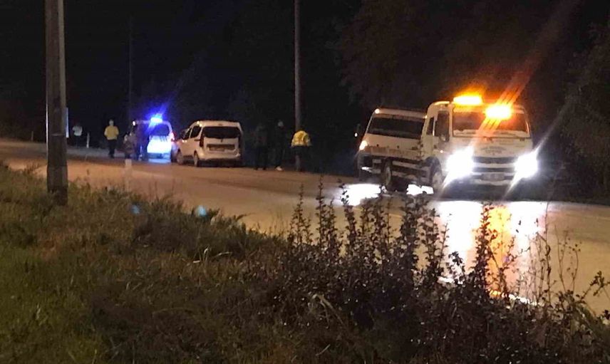 Arkadan çarpma sonrası otomobil şarampole düştü: sürücü yaralandı