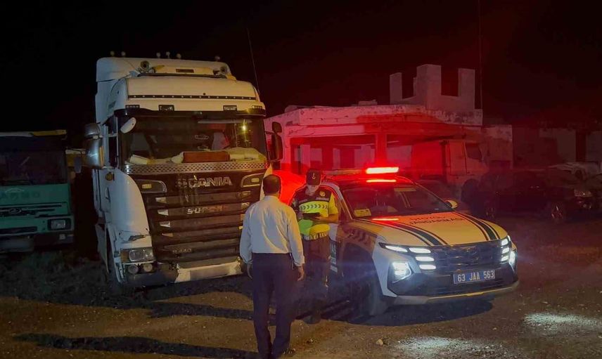 Şanlıurfa'da otoyolda sahte plakayla yakalanan tır 30 gün men edildi