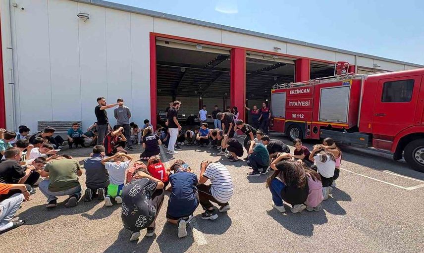 Erzincan'da Öğrenciler İtfaiyeciliği Yerinde Öğrendi