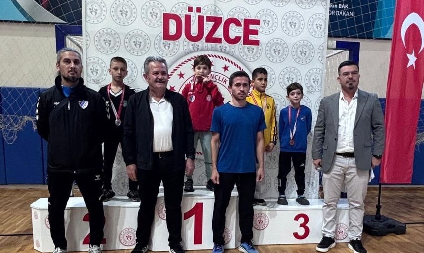Cumhuriyet bayramında 185 sporcu tatamide ter döktü