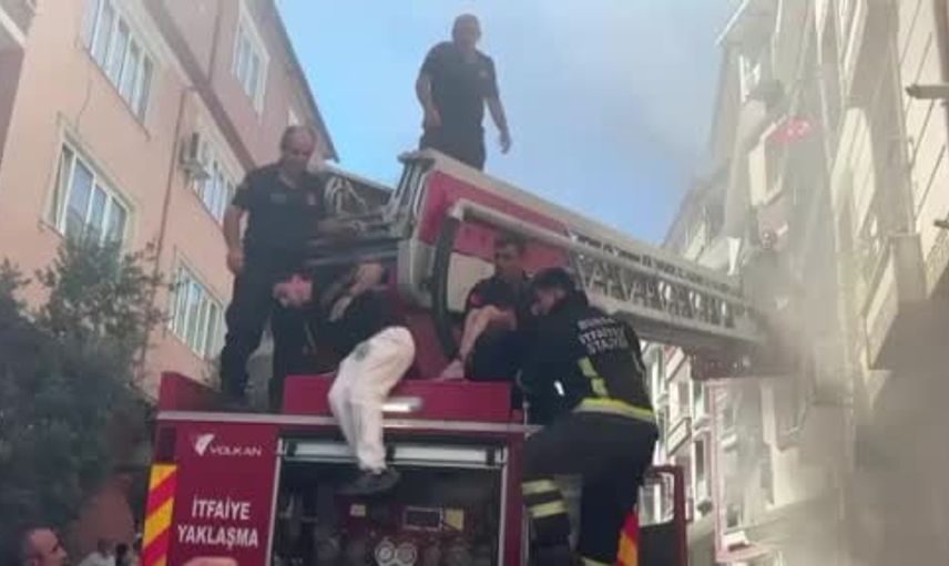 Bursa Orhangazi'de Yangın: Engelli Çocuk İtfaiye Tarafından Kurtarıldı