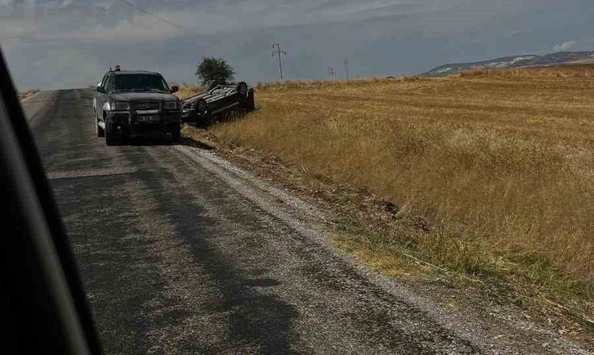 Takla atan otomobilin sürücüsü yara almadan kurtuldu