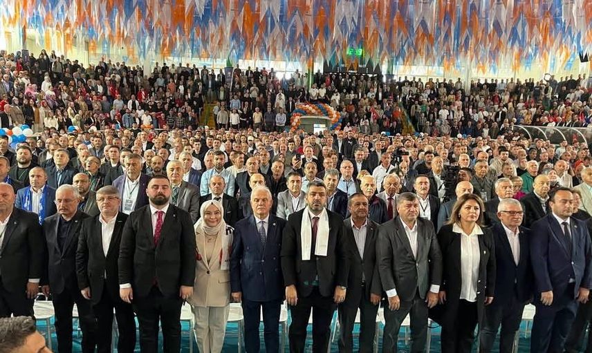 Giresun'da AK Parti'nin geniş teşkilat buluşması: salon dolup taşarken dışarıda kalanlar oldu