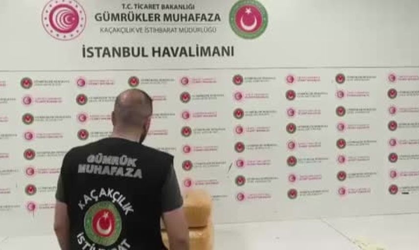 İstanbul havalimanında bavuldan 25 kilo esrar çıktı: iki kişi gözaltında