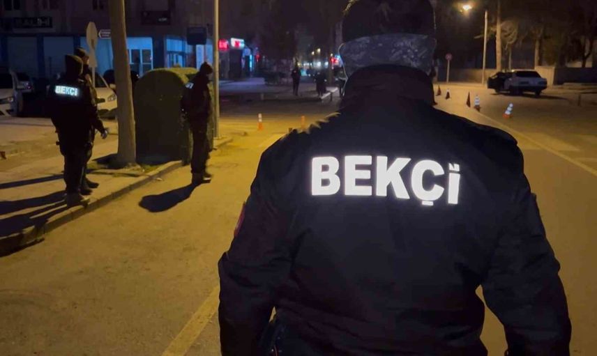 Aksaray'da gece denetimi: sokak sokak araç ve kişilere arama