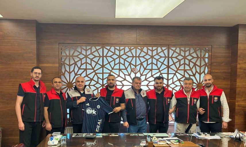 Fazlıoğlu ailesi omuz omuza sponsorluk anlaşmasını duyurdu