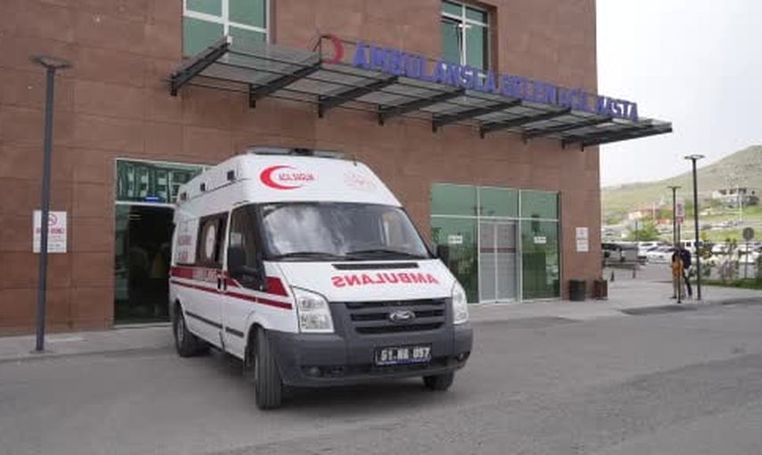 Niğde'de aynı yemekten etkilenen 41 çalışan tedbir amaçlı hastaneye kaldırıldı