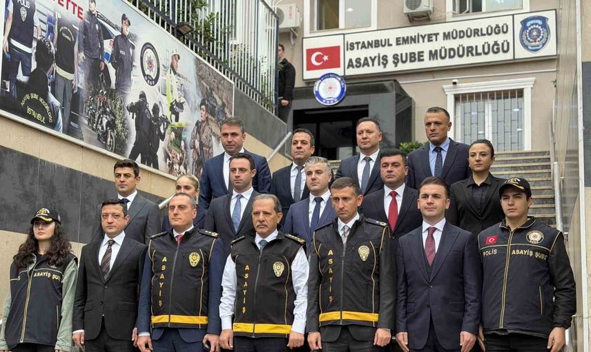 İstanbul merkezli change şebekesinden ele geçirilen 61 klasik otomobil sergilendi
