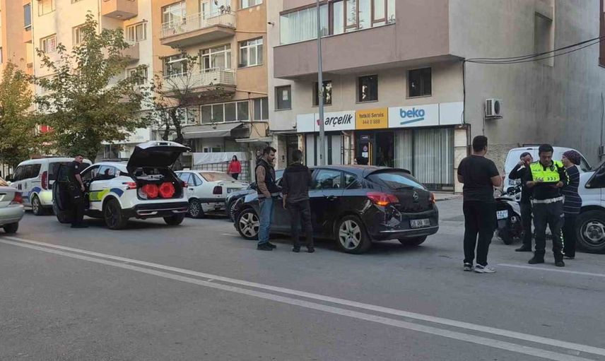 Odunpazarı'nda arkadan çarpma: 16 yaşındaki motosiklet sürücüsü hastaneye kaldırıldı