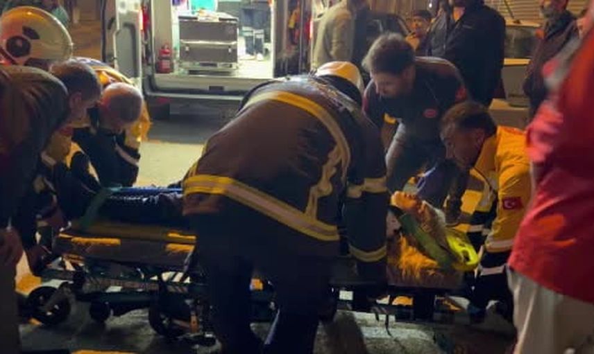 Kavşak kazası vitrinde sonlandı: Kahta'da 2 yaralı