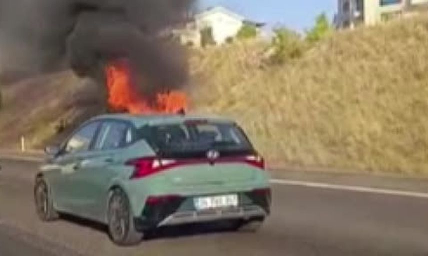 Keçiören'de seyir halindeyken alevlenen otomobil itfaiye ekiplerince söndürüldü