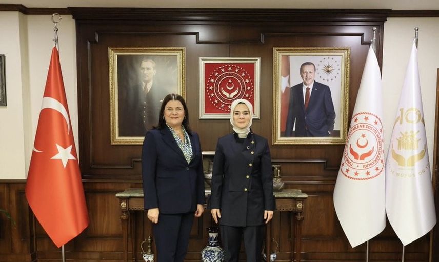 Bakan Göktaş ile Foça belediye başkanı Fıçı hizmet gündemini ele aldı