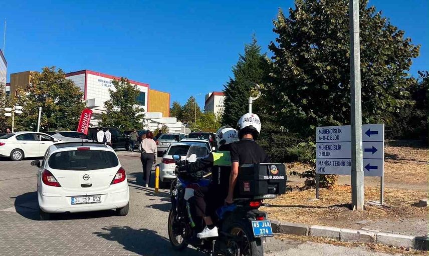 Jandarma motosiklet timleri KPSS adayını kapılar kapanmadan yetiştirdi