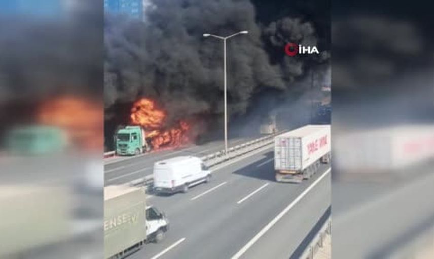 Esenyurt'ta TEM otoyolunda tır alev aldı, ekipler müdahalede