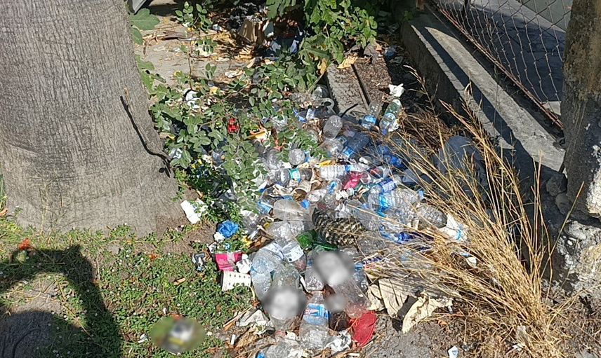 eski ilçe binasının arazisi otopark ve çöp alanına dönüştü