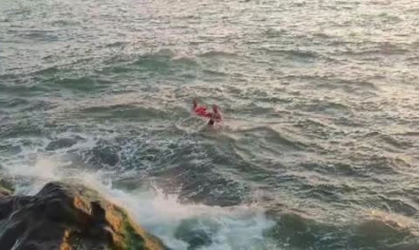 Giresun'da dalgalar arasında kurtarma mücadelesi: bir genç hayatını kaybetti