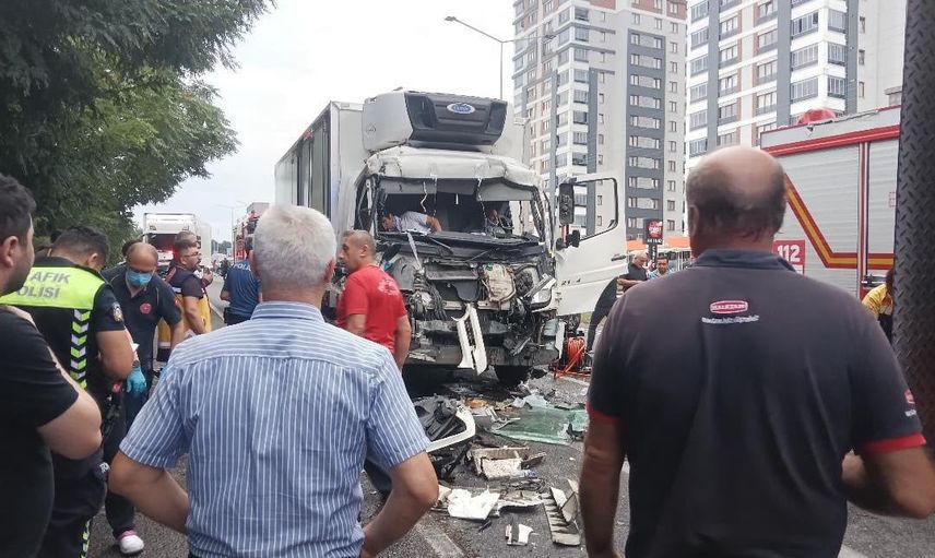 Fatsa Kutlukent kavşağında zincirleme çarpışma: 4 yaralı