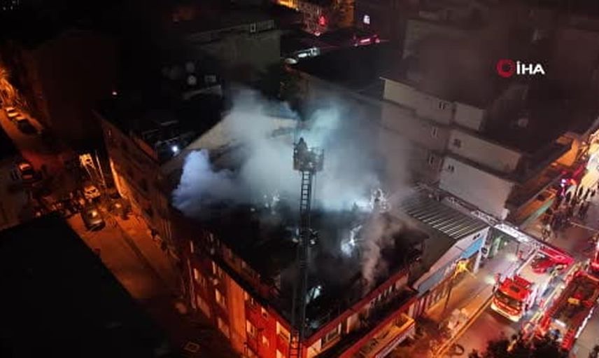 Kağıthane'de alevler çatı katını sardı
