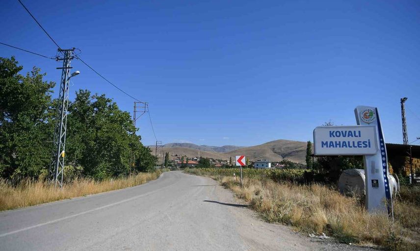 Kışa hazırlık: Kayseri kırsal yolları kar direkleriyle güvenceye alınıyor