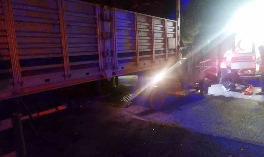 Üç tekerlekli motosiklet Karapınar'da park halindeki römorka çarptı, sürücü Konya'ya sevk edildi