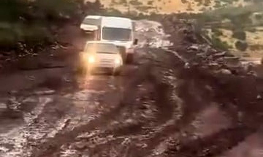 Pervari'de çamur yolları kapladı, kırsal ulaşım aksadı