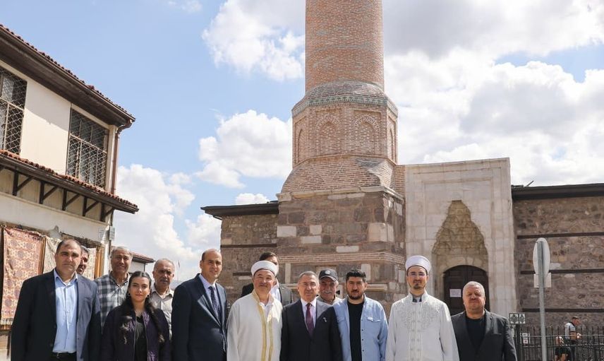 Ulus'un tarihi dokusunda Fuat Oktay ile esnaf ve vatandaş buluşması