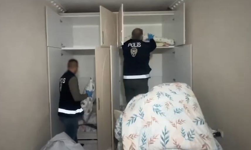 Bitlis'te sosyal medyada suç övgüsüne yönelik eş zamanlı operasyon: 3 tutuklama