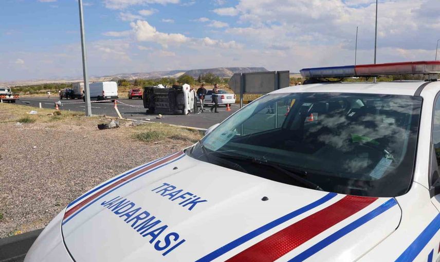Göreme kavşağında kontrolsüz çıkış can aldı: 2 ölü, 1 yaralı