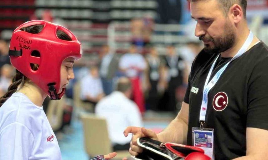 Oltulu antrenör Ekrem Kesgin dünya şampiyonasında teknik kadroda