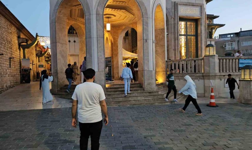 Taksim Camii'nde kandil gecesi: dualar ve tilavetle dolan avlular
