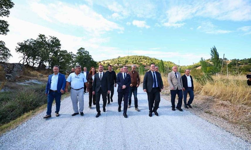 Karadaş yolu yenilendi: Demirci'nin 12 mahallesine daha güvenli ulaşım