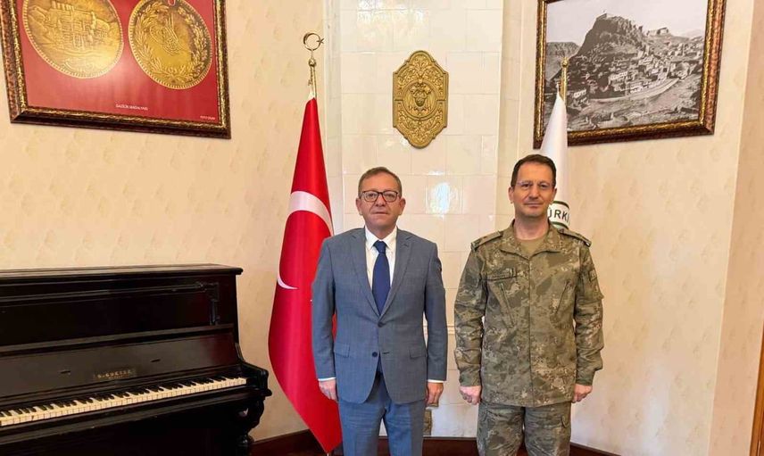 Kars'ta yeni dönem başladı: tuğgeneral Kadir Çelik'ten vali Ziya Polat'a nezaket ziyareti