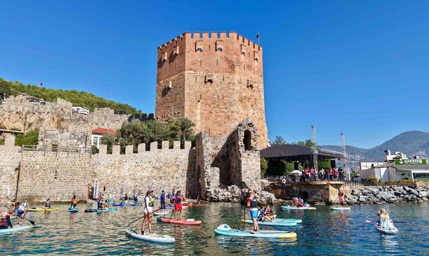 Alanya'da sup ile denize uzanan temizlik hamlesi: mikroplastiklere dikkat