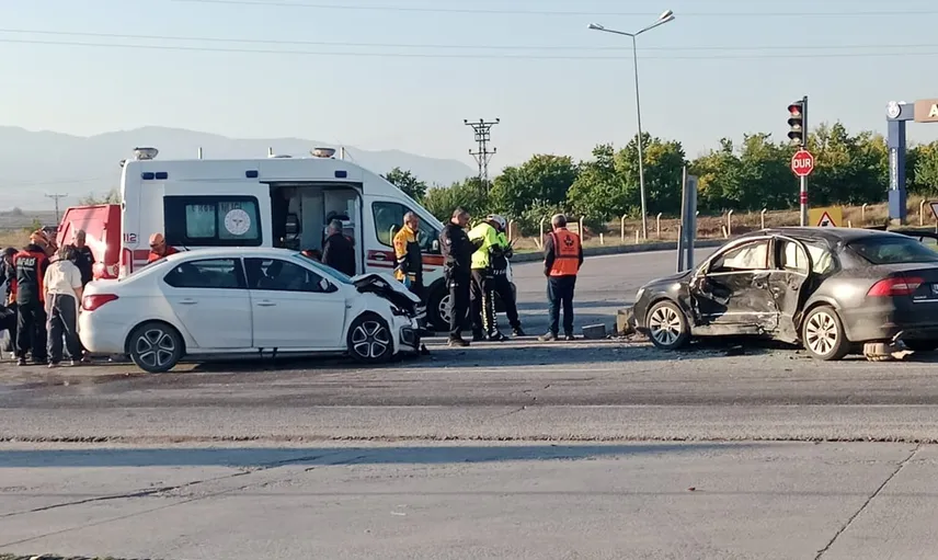 Malatya Akçadağ'da yol ayrımında çarpışma: 1'i ağır 6 yaralı
