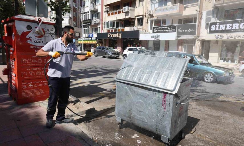 şehzadeler’de konteynerlerde kapsamlı temizlik seferberliği