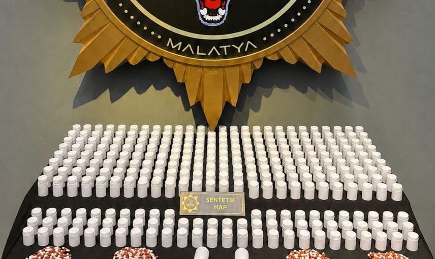 Malatya'da fiziki takip sonucu 14 bin 900 sentetik ecza hapı ele geçirildi