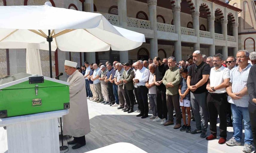 İlknur Aydoğan tatil dönüşü kazasında hayatını kaybetti, Nevşehir’de uğurlandı