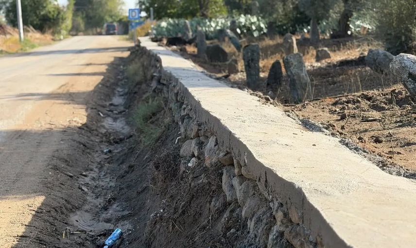 Kabristanlara sahip çıkma seferberliği Donduran mezarlığında duvarları yeniliyor