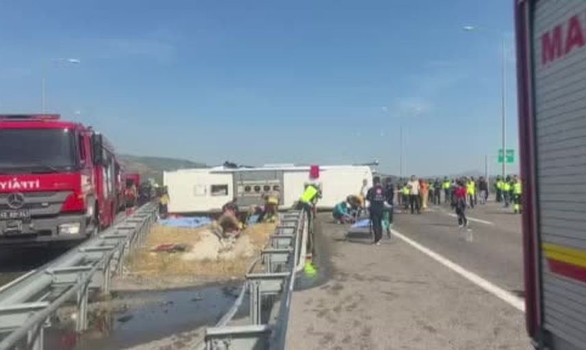 Manisa Akhisar'da otoyol çarpışması: 11 kişi hayatını yitirdi, 26 kişi yaralandı