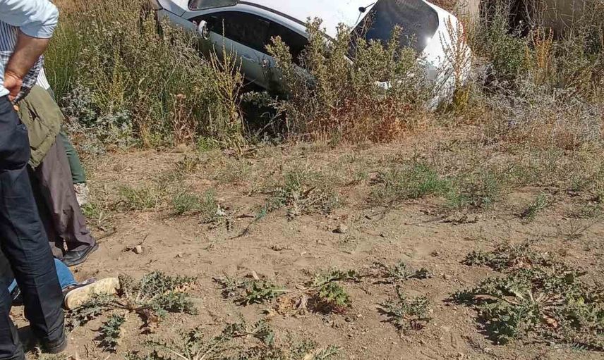 Saray'da bariyere çarpan otomobilde üç kişi yaralandı